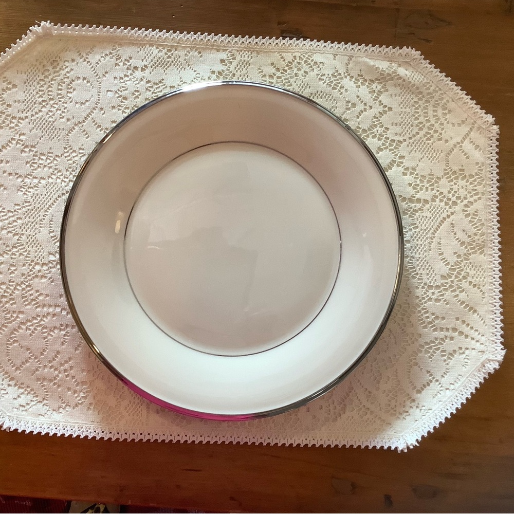 NWT satin and lace placemats and napkins. Set of 8.